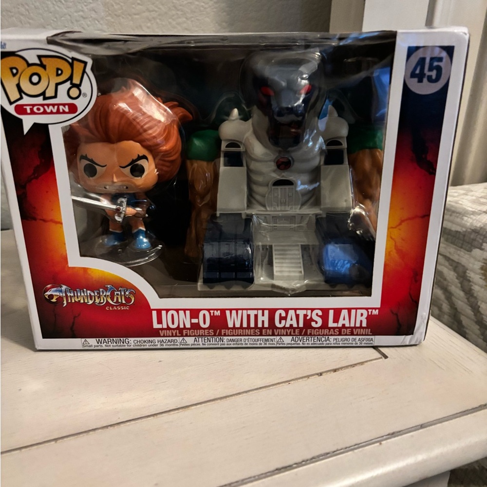 Funko Thundercats Classic Pop! Town Lion-O with Cat's Lair